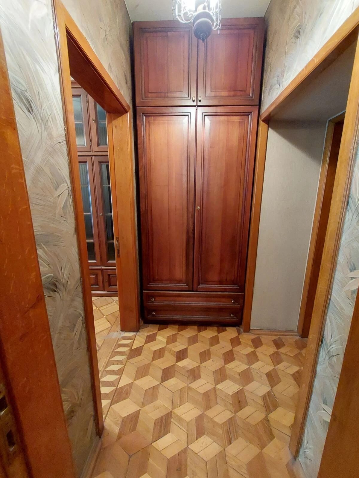 Apartments for sale. 5 rooms, 120 m², 2nd floor/4 floors. 21, Shchepkyna ul., Odesa. 
