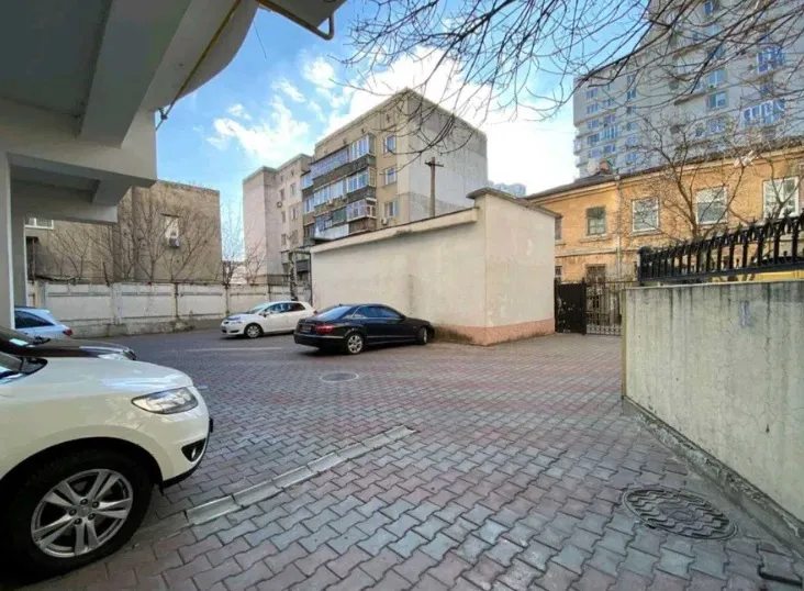 Apartments for sale. 3 rooms, 93 m², 5th floor/9 floors. 89, Malaya Arnautskaya ul., Odesa. 