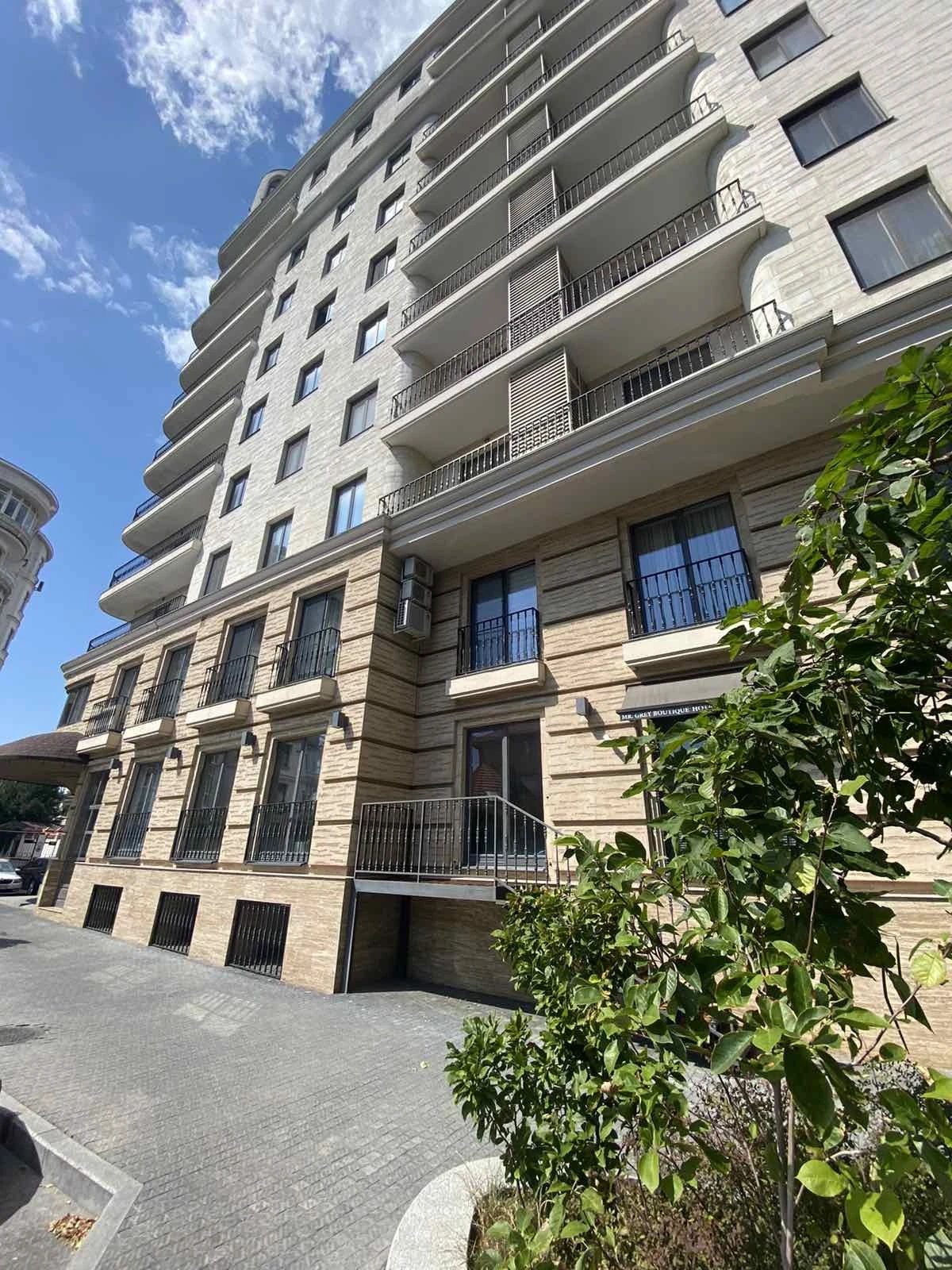Apartments for sale. 1 room, 68 m², 7th floor/12 floors. 8, Morskaya ul., Odesa. 