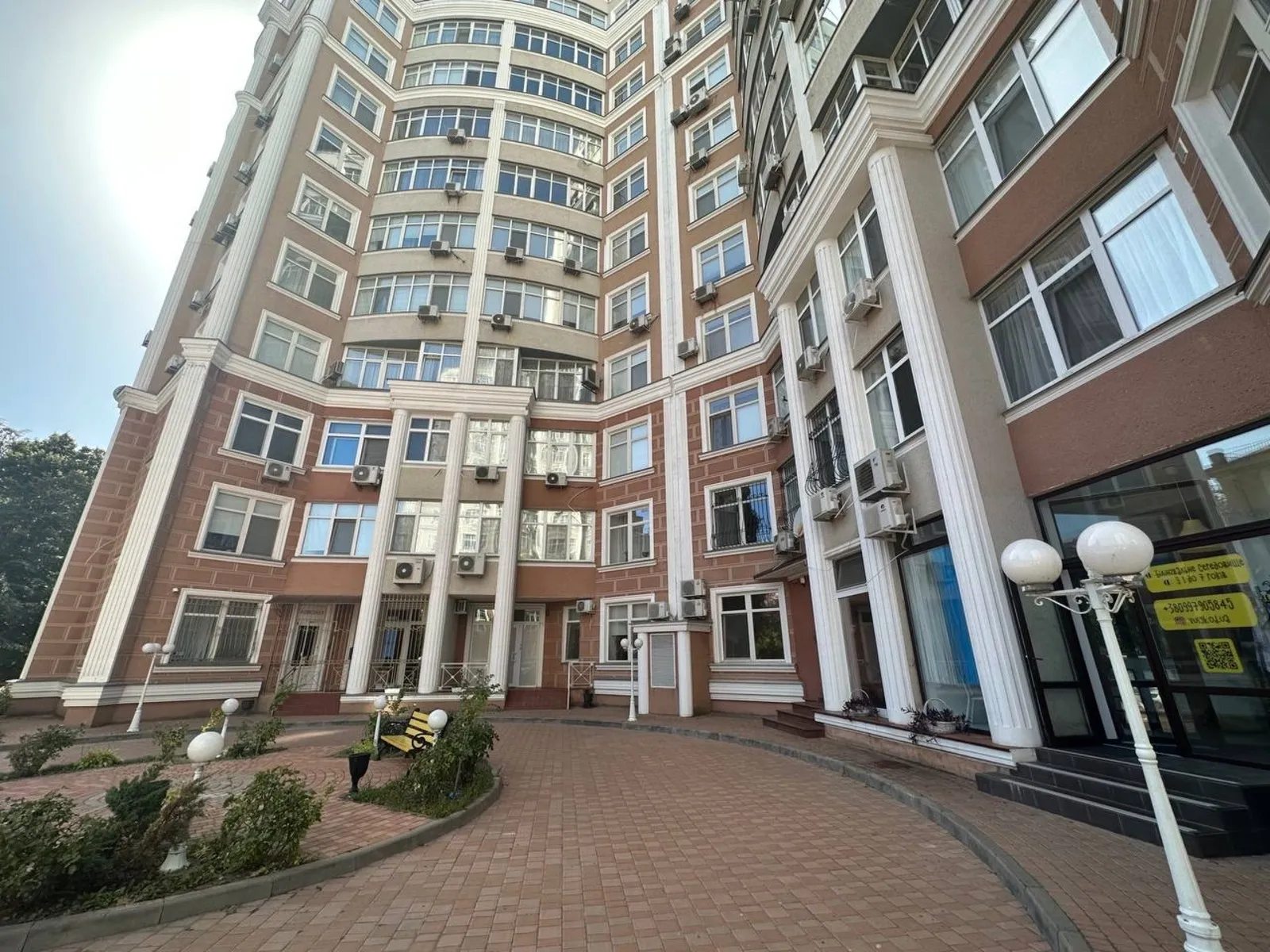 Продаж квартири 3 кімнати, 170 m², 8 пов./12 поверхів. 9, Каркашадзе пер., Одеса. 