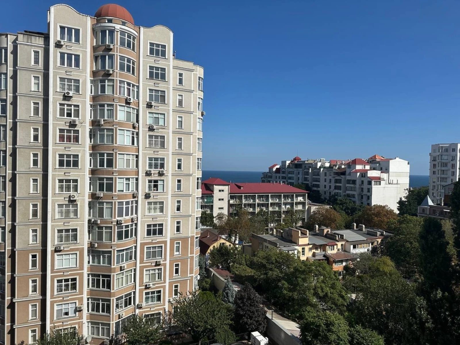 Продаж квартири 3 кімнати, 170 m², 8 пов./12 поверхів. 9, Каркашадзе пер., Одеса. 