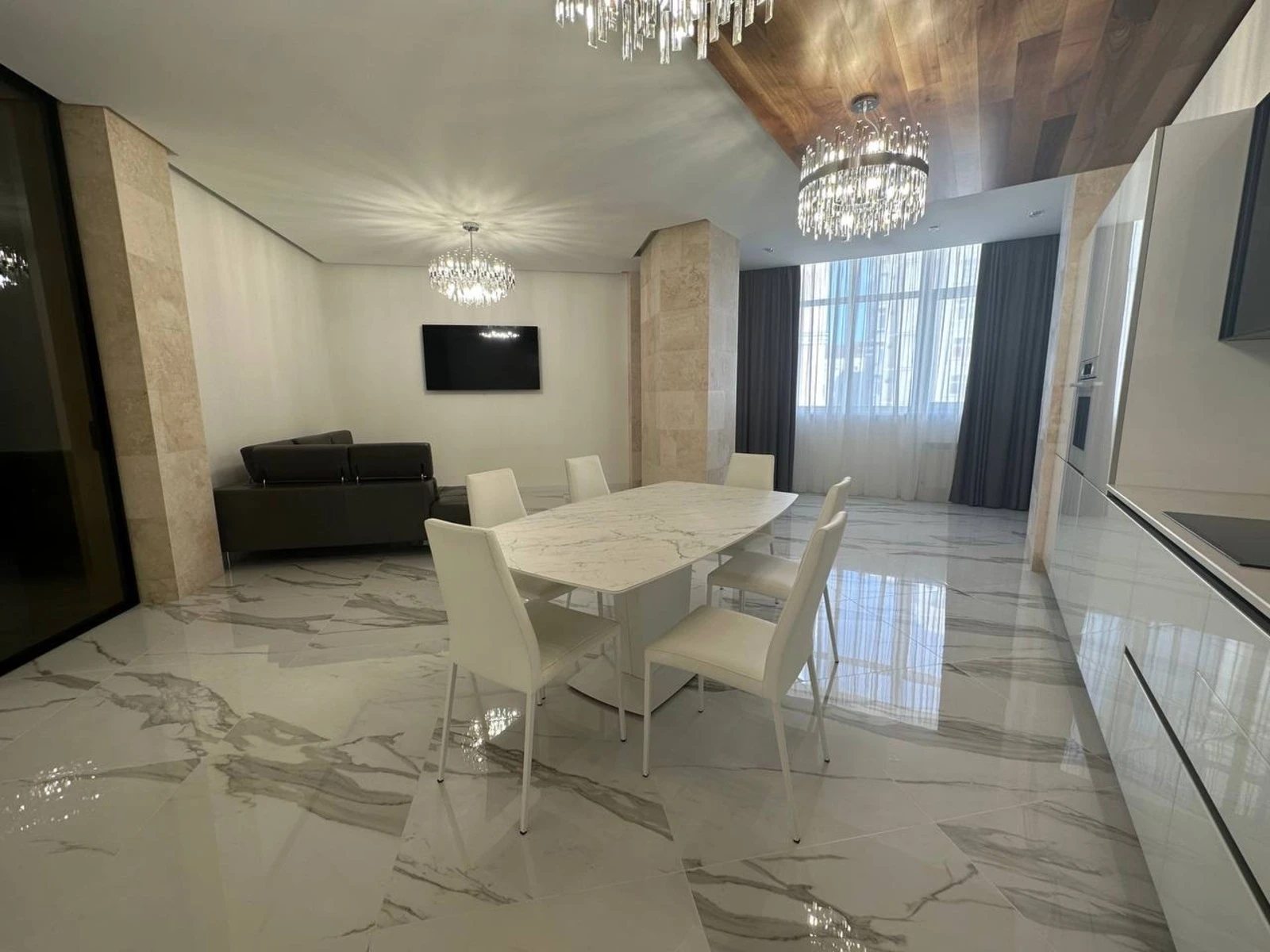 Apartments for sale. 3 rooms, 170 m², 8th floor/12 floors. 9, Karkashadze per., Odesa. 