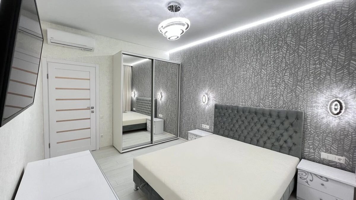 Продаж квартири. 2 rooms, 70 m², 20 floor/24 floors. 19, Гагарина пр., Одеса. 