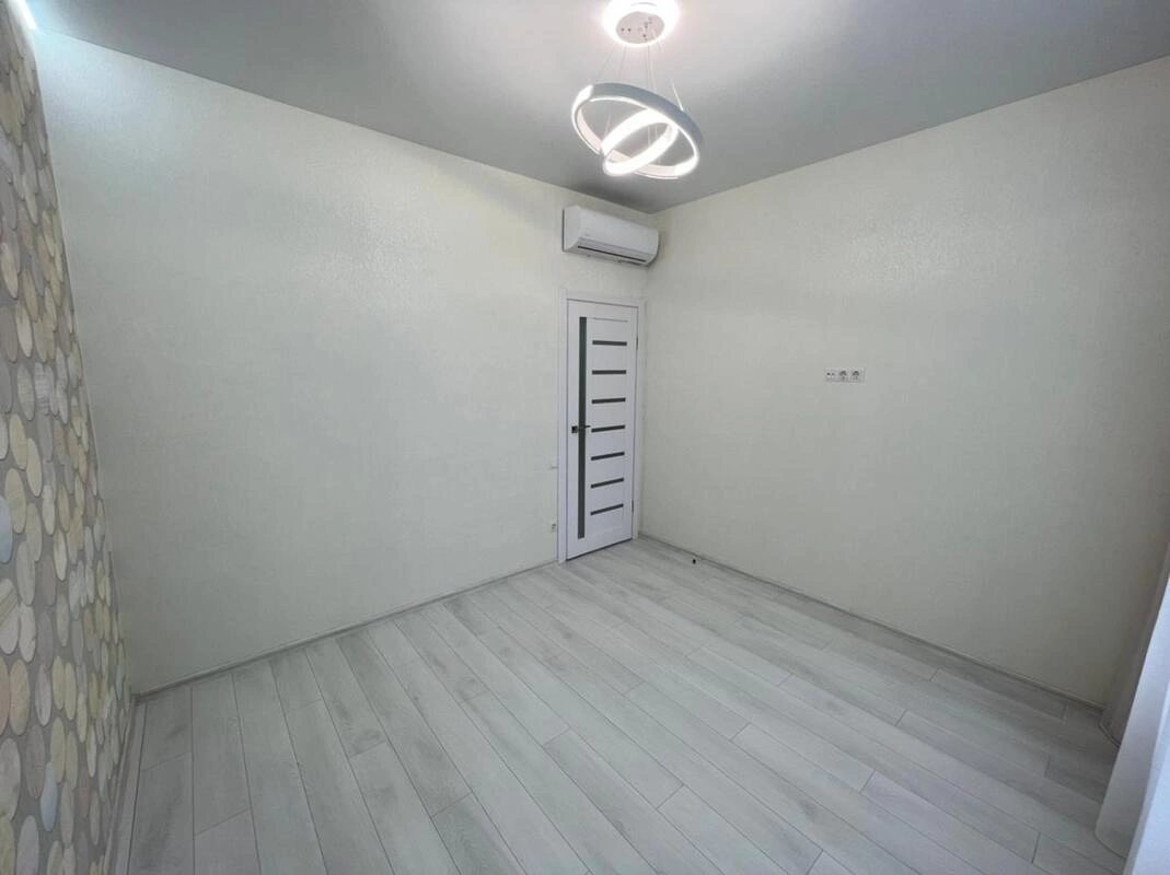 Продаж квартири. 2 rooms, 70 m², 14 floor/24 floors. 135, Толбухина ул., Одеса. 