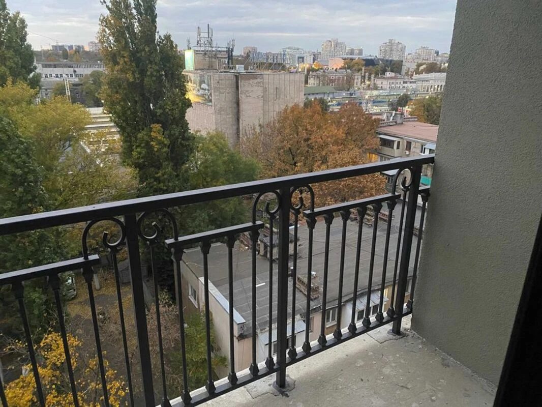 Apartments for sale. 1 room, 50 m², 8th floor/12 floors. 2, Kulykovskyy 2 per., Odesa. 