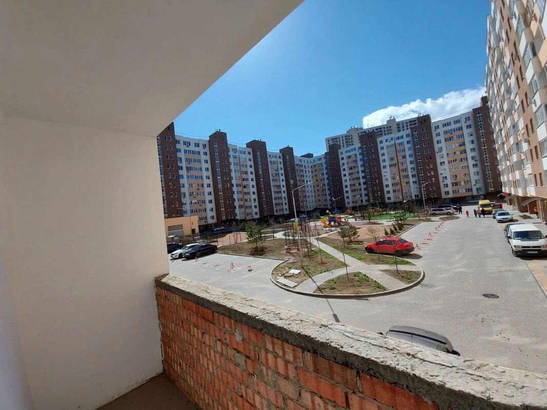 Apartments for sale. 3 rooms, 87 m², 2nd floor/10 floors. 9, Kotovskoho Pos. Sakharova ul., Odesa. 