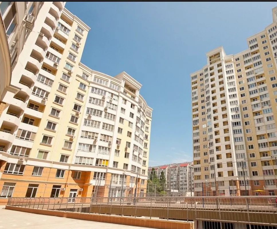 Apartments for sale. 1 room, 50 m², 7th floor/19 floors. 11, Armeyskaya ul., Odesa. 