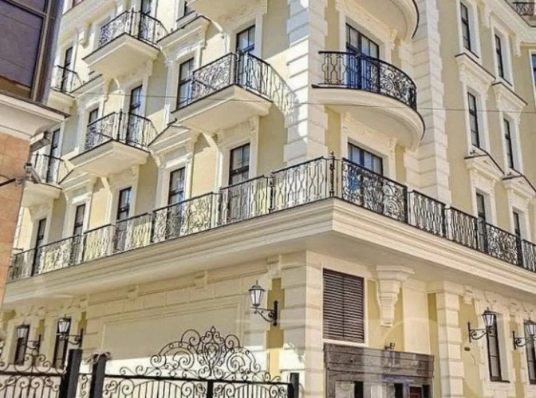 Продаж квартири. 1 room, 48 m², 5th floor/7 floors. 3, Еврейская ул., Одеса. 