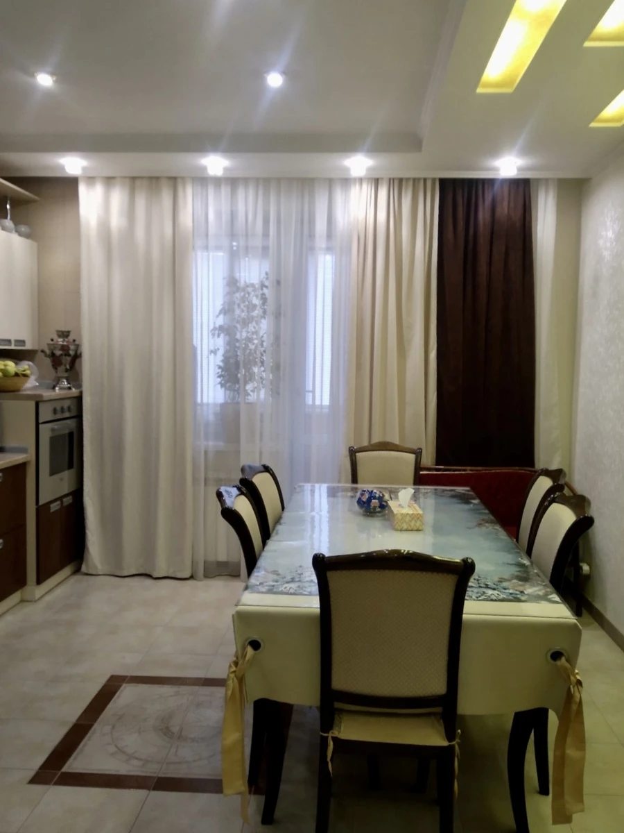 Apartments for sale. 3 rooms, 100 m², 7th floor/10 floors. Makhachkalynskaya ul., Odesa. 