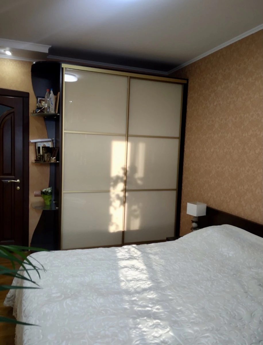 Продаж квартири 3 кімнати, 100 m², 7 пов./10 поверхів. Махачкалинская ул., Одеса. 