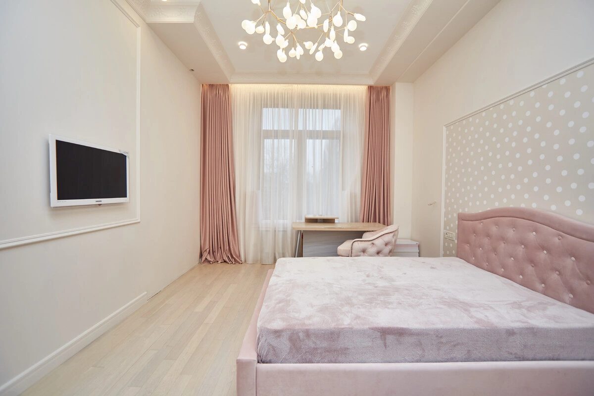 Продаж квартири. 4 rooms, 205 m², 3rd floor/4 floors. Семинарская ул., Одеса. 