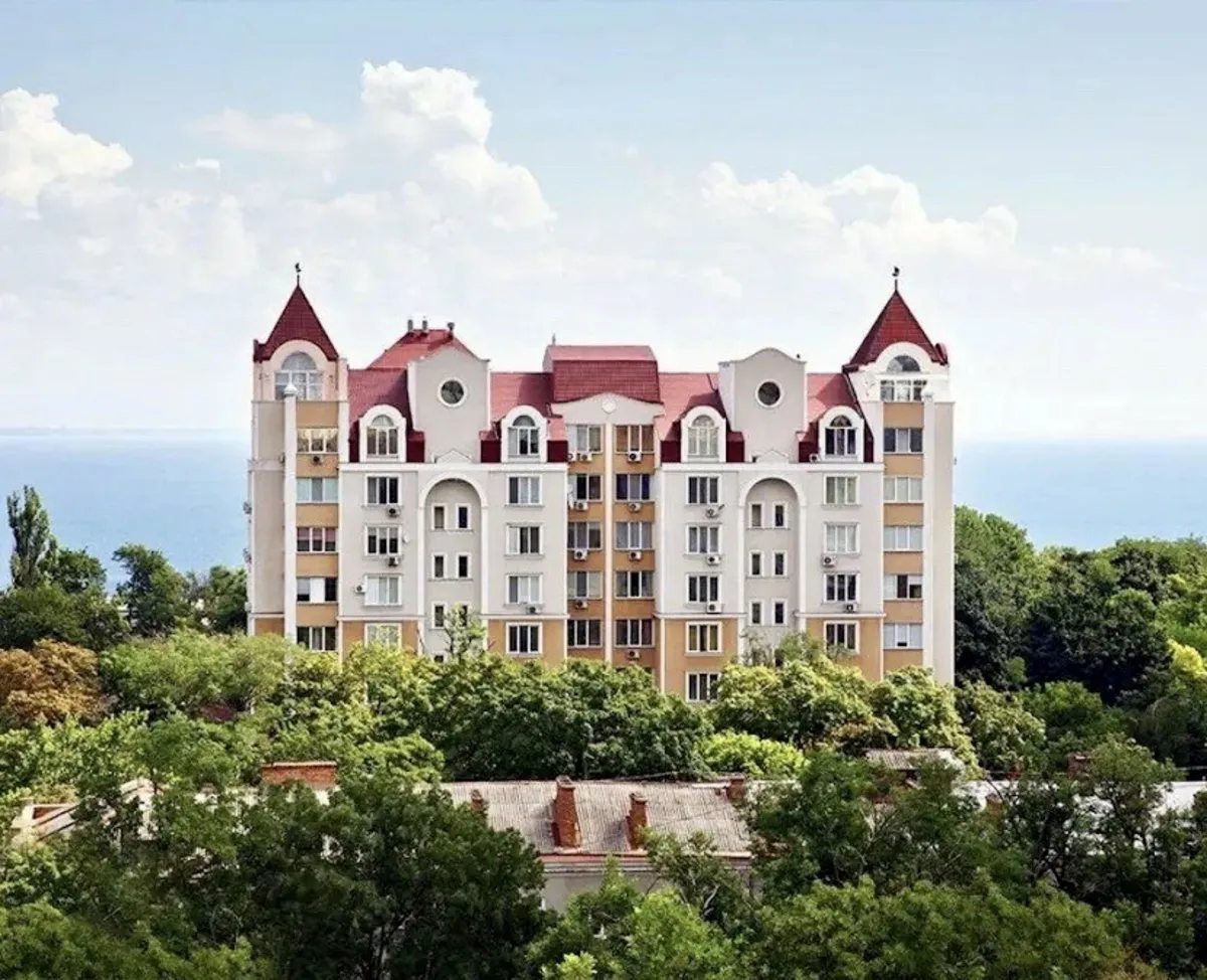 Продаж квартири. 3 rooms, 147 m², 2nd floor/10 floors. 35, Французский б-р, Одеса. 