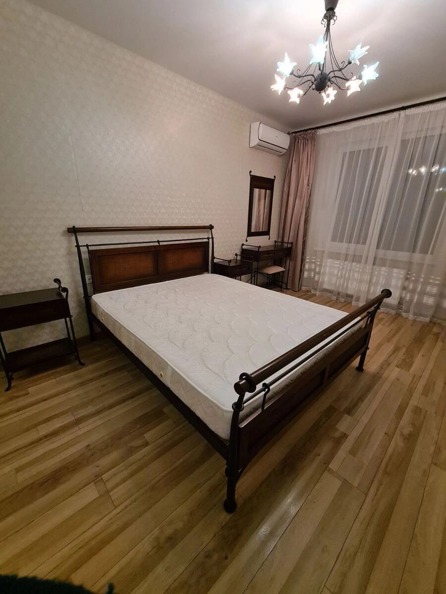 Apartments for sale. 1 room, 47 m², 2nd floor/24 floors. 24, Raduzhnaya ul., Odesa. 