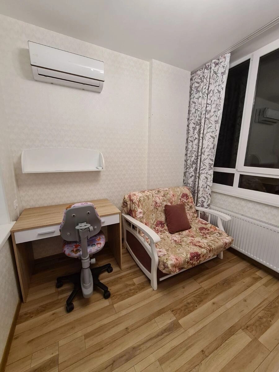 Apartments for sale. 1 room, 47 m², 2nd floor/24 floors. 24, Raduzhnaya ul., Odesa. 