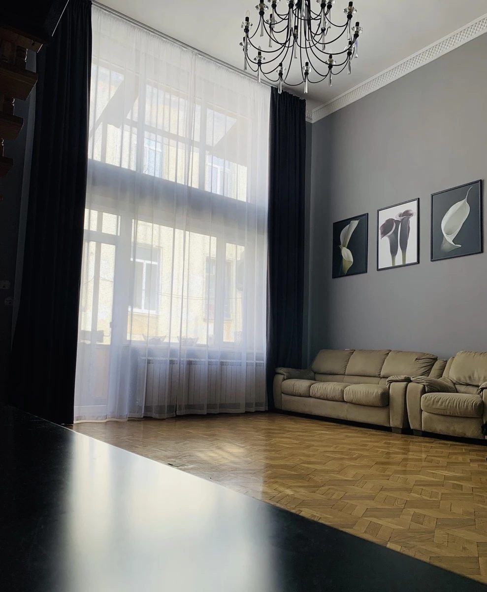 Apartments for sale. 2 rooms, 120 m², 3rd floor/4 floors. Aleksandrovskyy pr., Odesa. 