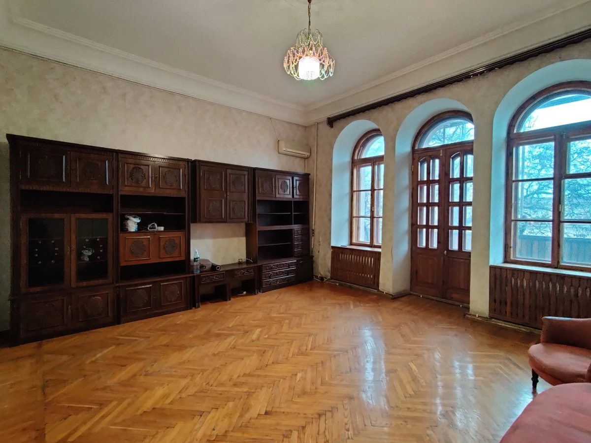 Продаж квартири. 3 rooms, 105 m², 3rd floor/3 floors. Конная ул., Одеса. 
