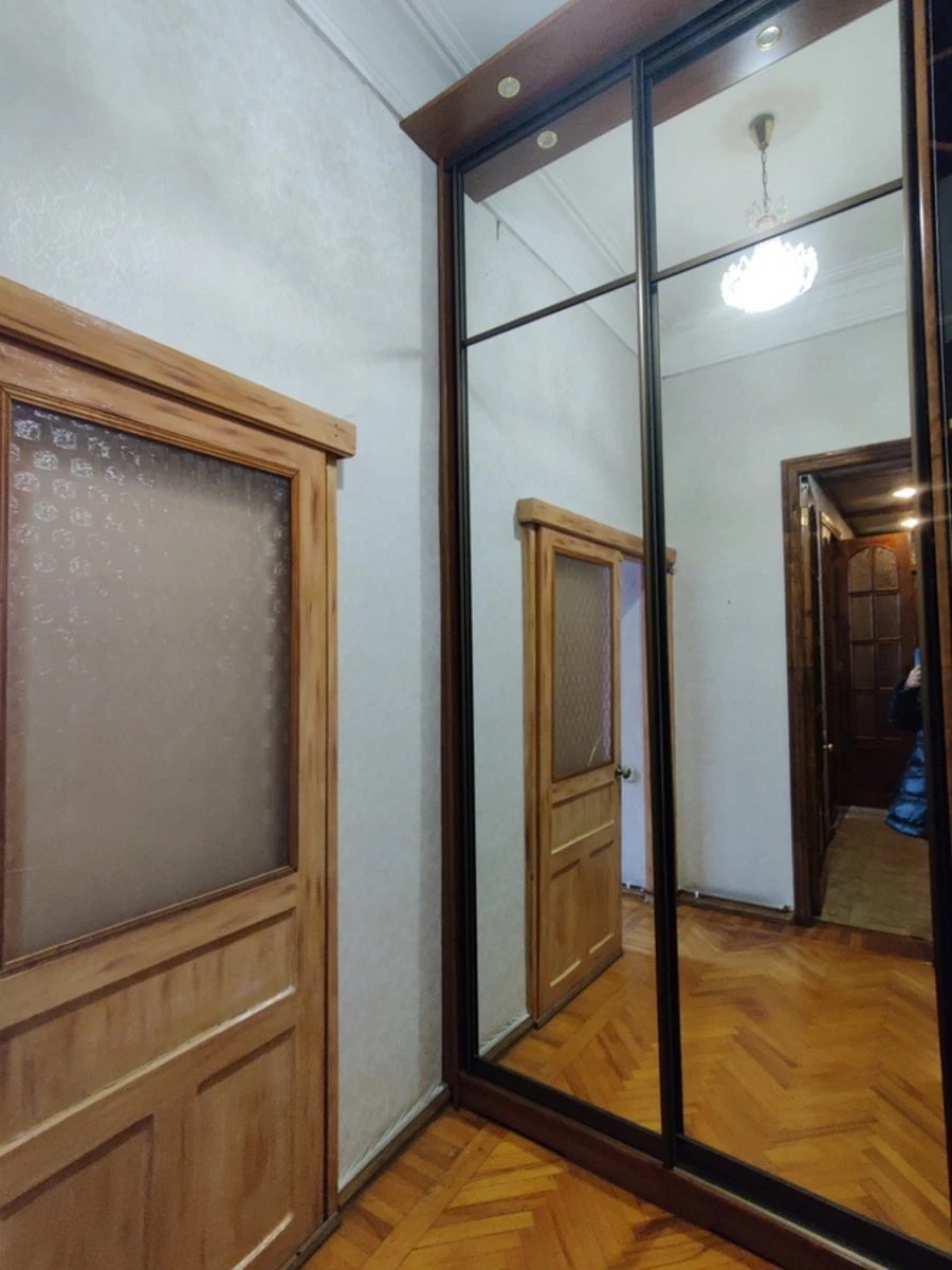 Apartments for sale. 3 rooms, 105 m², 3rd floor/3 floors. Konnaya ul., Odesa. 