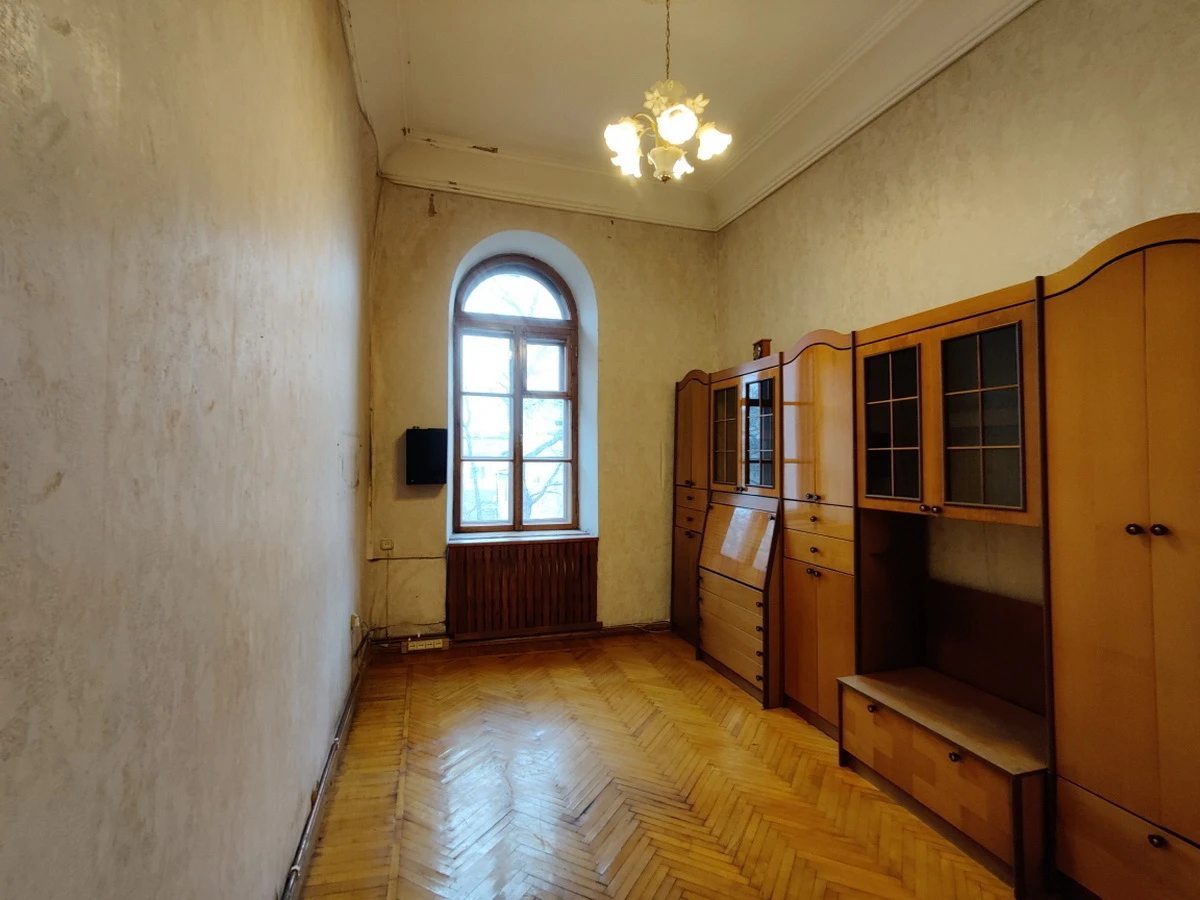 Apartments for sale. 3 rooms, 105 m², 3rd floor/3 floors. Konnaya ul., Odesa. 