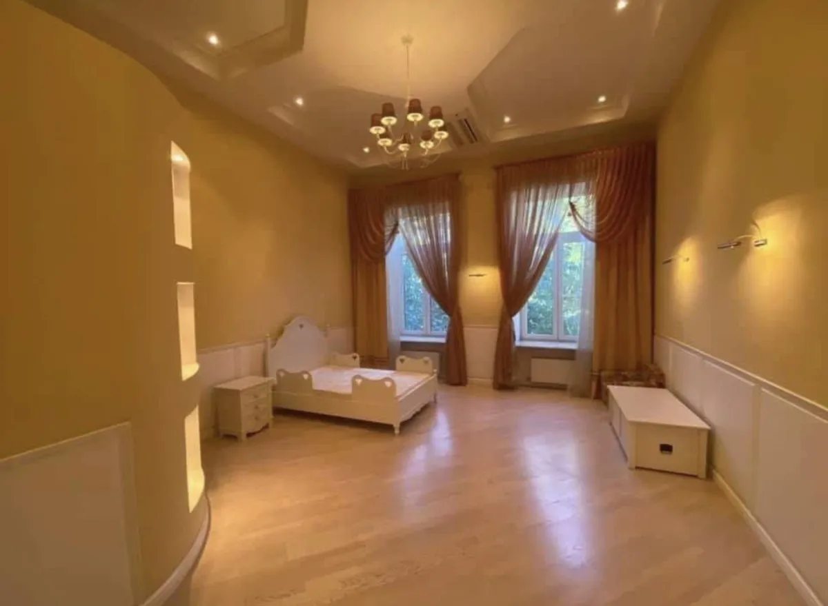 Продаж квартири. 3 rooms, 340 m², 3rd floor/4 floors. Маразлиевская ул., Одеса. 