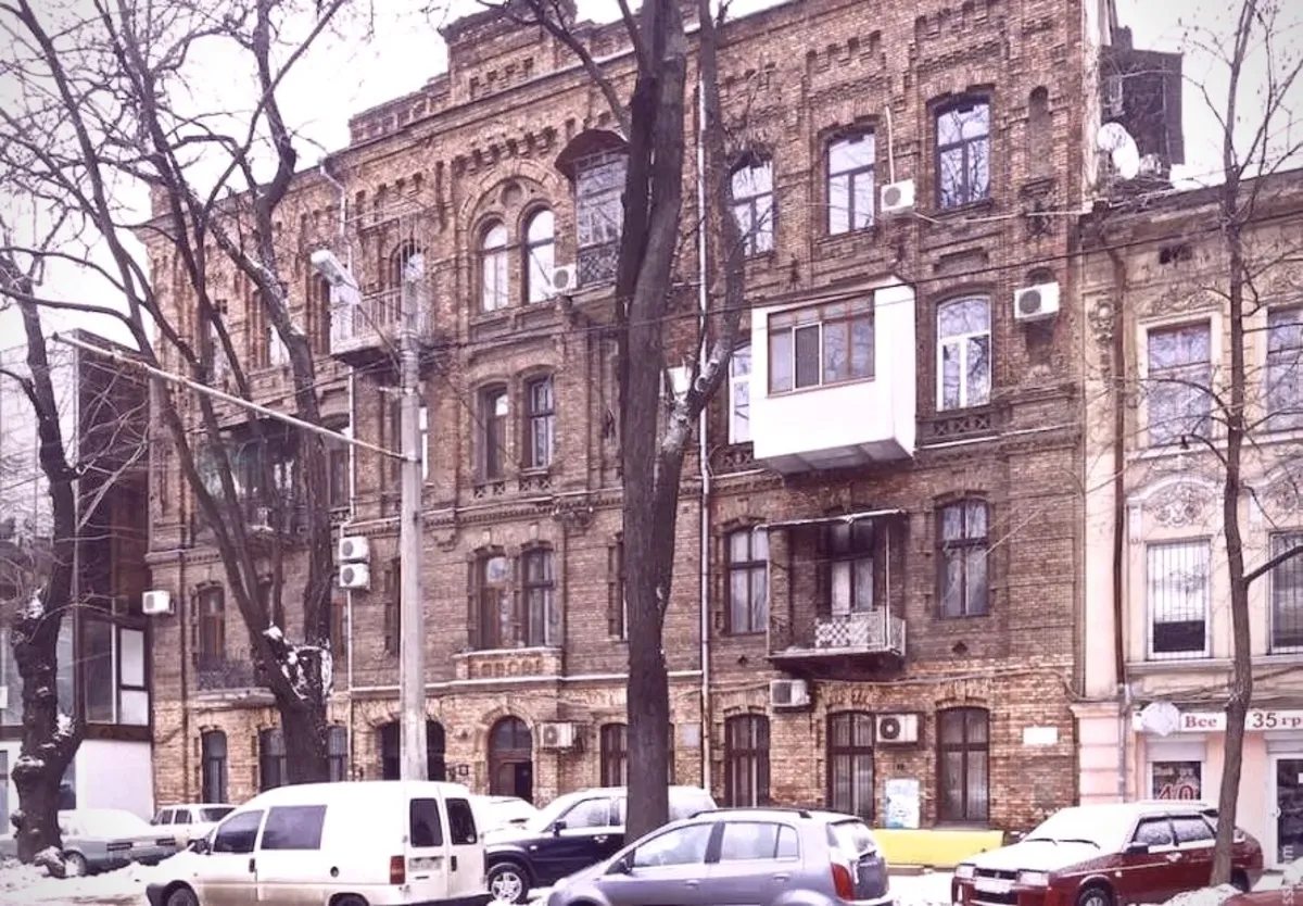 Apartments for sale. 4 rooms, 124 m², 2nd floor/4 floors. 10, Bolshaya Arnautskaya ul., Odesa. 