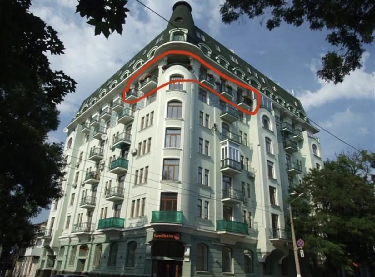 В продаже трехкомнатная квартира на ул. Гимназическая.