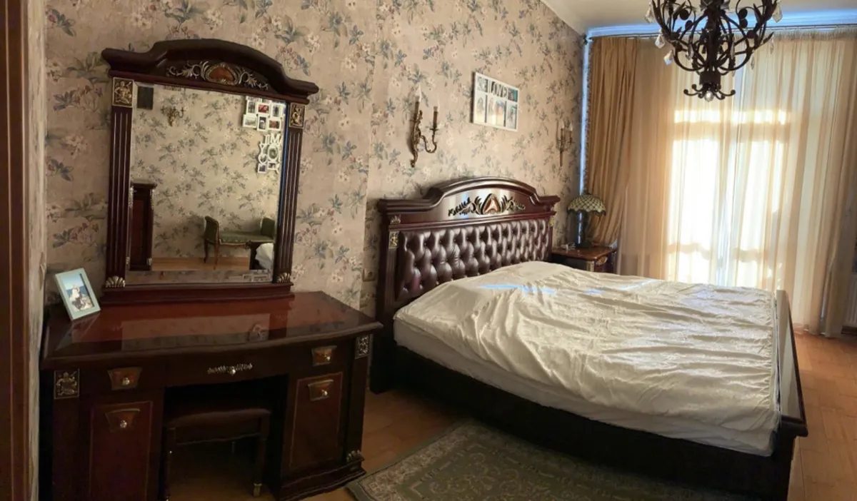 Apartments for sale. 3 rooms, 138 m², 7th floor/8 floors. Hymnazycheskaya ul., Odesa. 