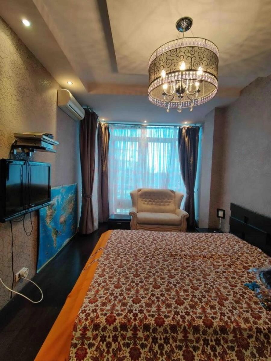 Продаж квартири. 4 rooms, 162 m², 4th floor/9 floors. 54, Французский б-р, Одеса. 