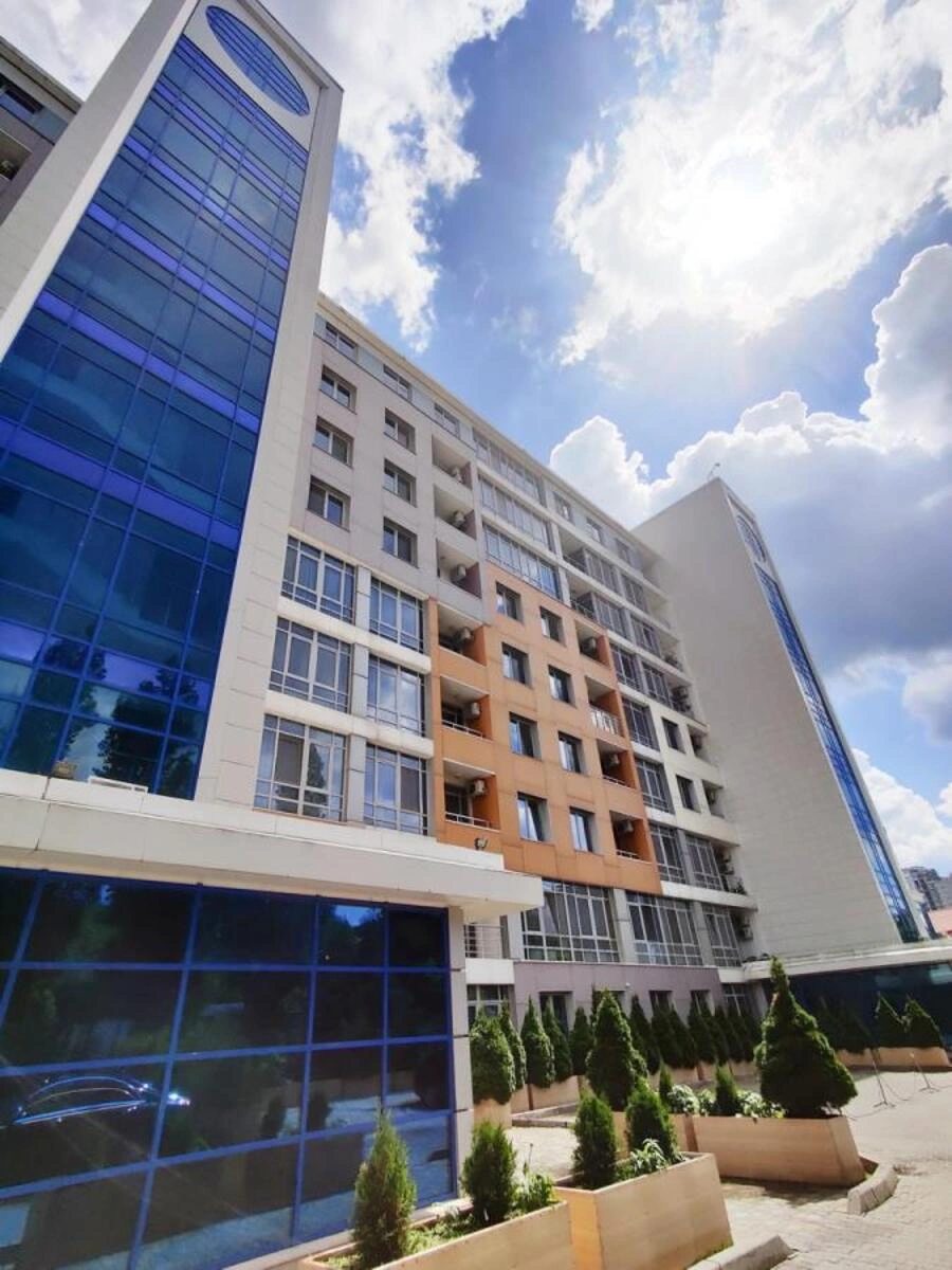 Apartments for sale. 4 rooms, 162 m², 4th floor/9 floors. 54, Frantsuzskyy b-r, Odesa. 