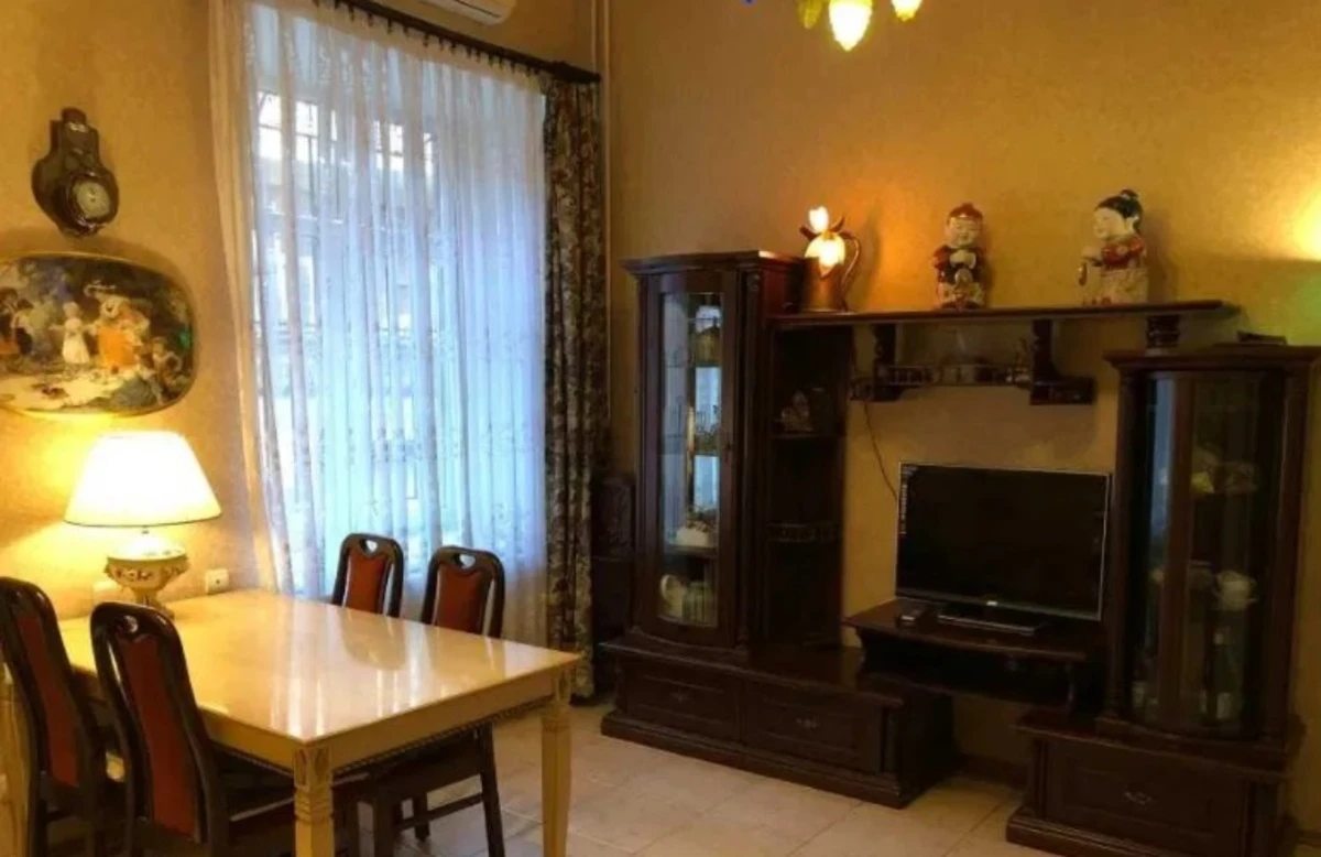 Apartments for sale. 4 rooms, 160 m², 2nd floor/3 floors. 11, Havannaya ul., Odesa. 