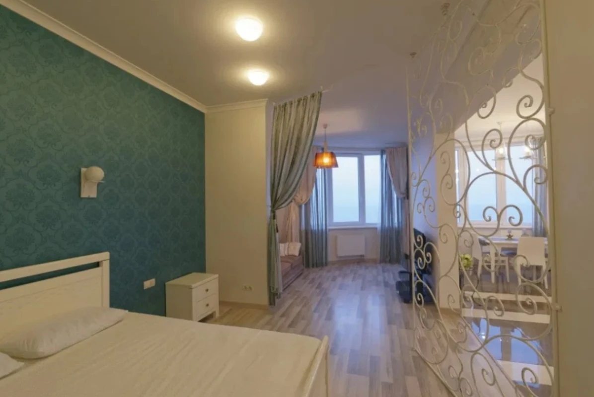 Apartments for sale. 2 rooms, 64 m², 10th floor/23 floors. Lyteraturnaya ul., Odesa. 