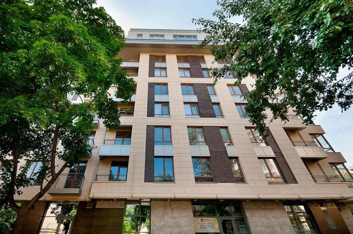 Apartments for sale. 3 rooms, 122 m², 10th floor/10 floors. 13, Otradnaya ul., Odesa. 