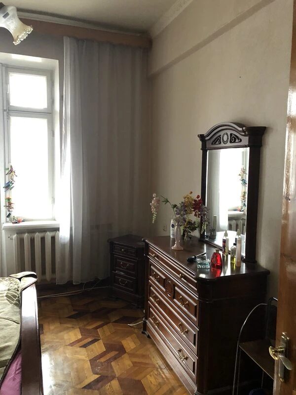Apartments for sale. 2 rooms, 54 m², 2nd floor/5 floors. 6, Uspenskaya ul., Odesa. 