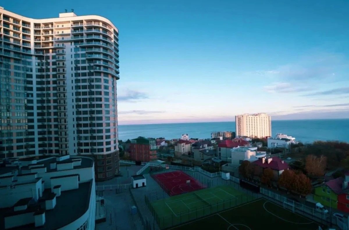 Apartments for sale. 1 room, 40 m², 9th floor/25 floors. Kamanyna ul., Odesa. 