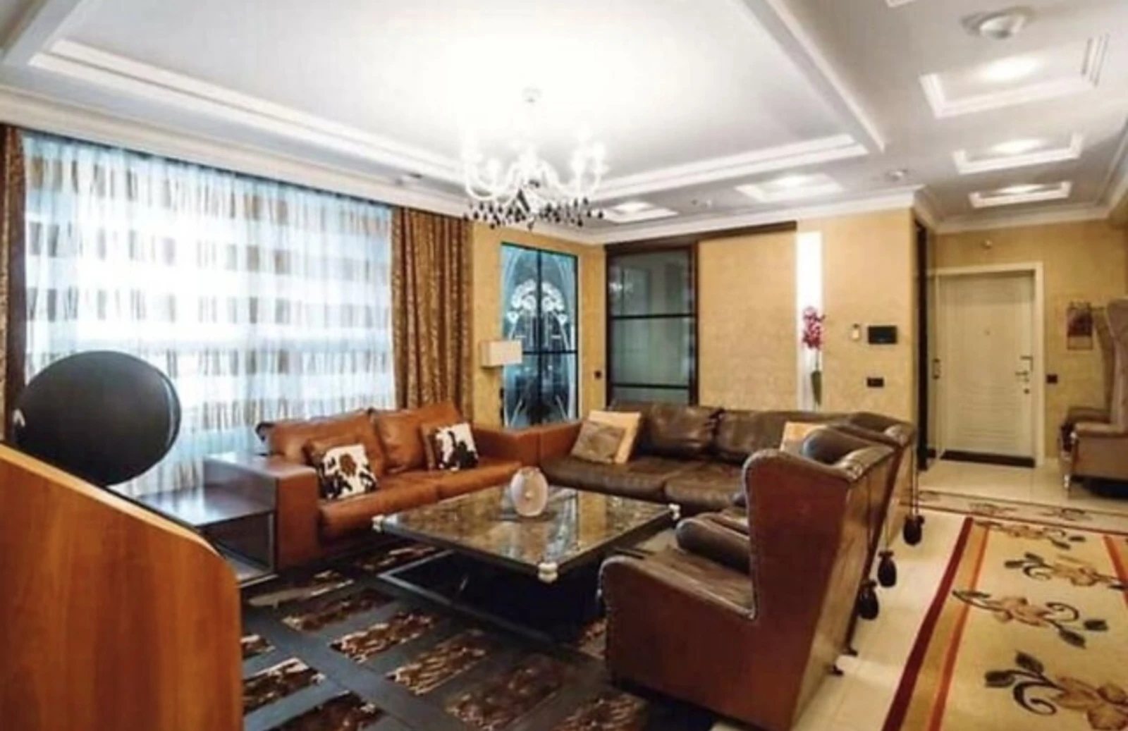 Apartments for sale. 4 rooms, 212 m², 3rd floor/6 floors. 2, Uspenskaya ul., Odesa. 