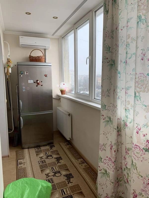 Трехкомнатная квартира в новом кирпичном доме на Днепропетровской дороге.