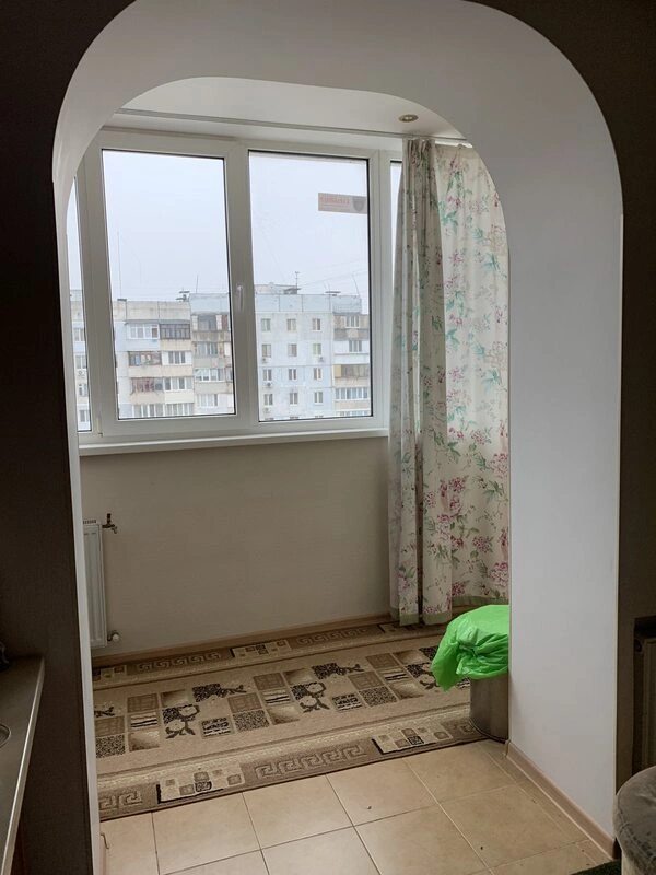 Трехкомнатная квартира в новом кирпичном доме на Днепропетровской дороге.