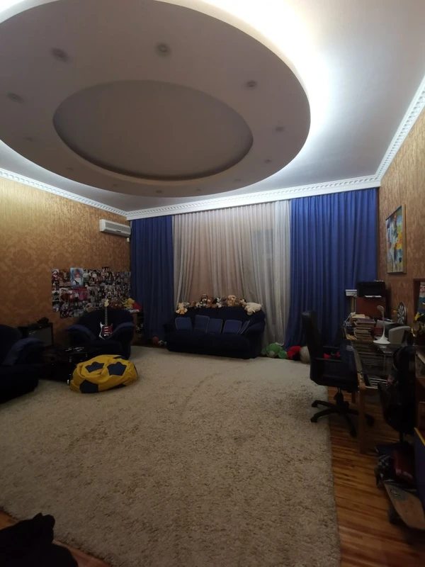 Продаж квартири. 4 rooms, 147 m², 4th floor/4 floors. 20, Базарная ул., Одеса. 