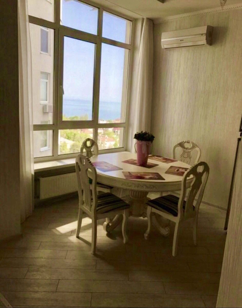 Красивая квартира в Стиконе на Французском бульваре с видом на море