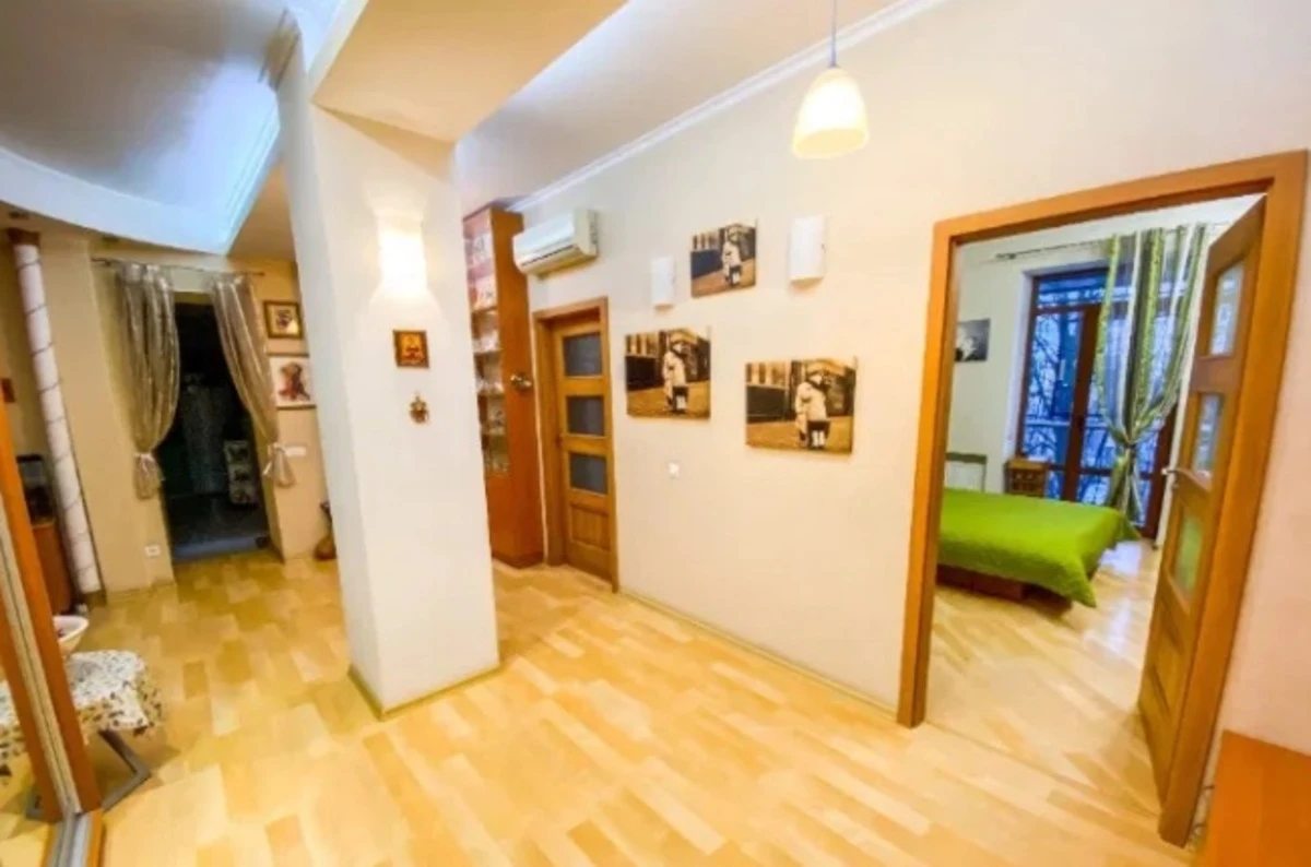 Продаж квартири. 3 rooms, 80 m², 4th floor/4 floors. Шевченко проспект ул., Одеса. 