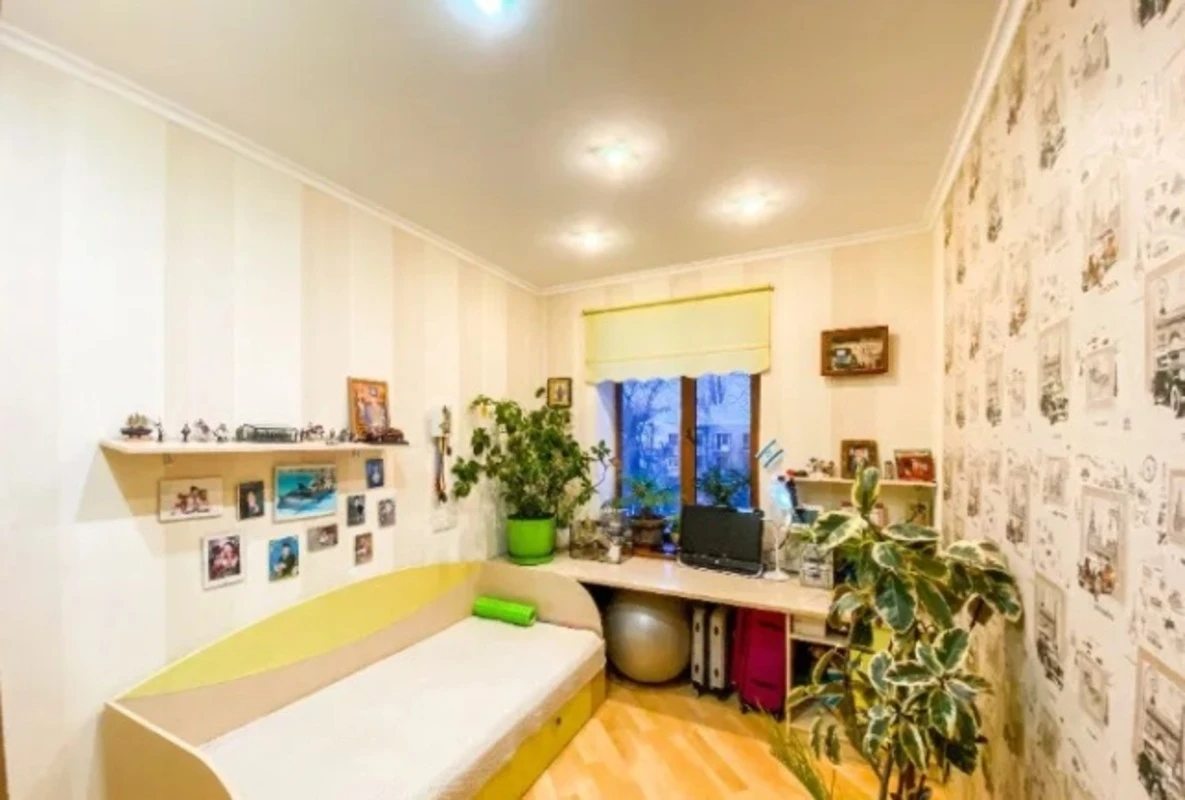 Apartments for sale. 3 rooms, 80 m², 4th floor/4 floors. Shevchenko prospekt ul., Odesa. 
