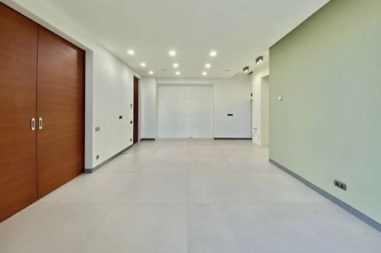 Продаж квартири. 3 rooms, 155 m², 6th floor/10 floors. 13, Отрадная ул., Одеса. 