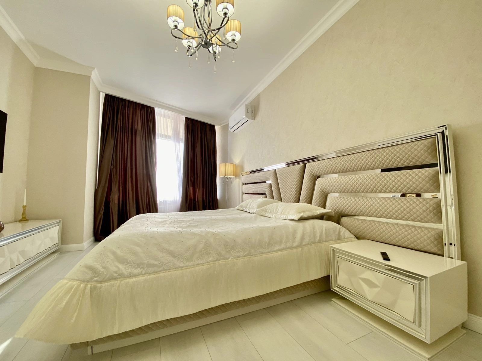 Apartments for sale. 3 rooms, 150 m², 5th floor/25 floors. 2, Morekhodnyy per., Odesa. 