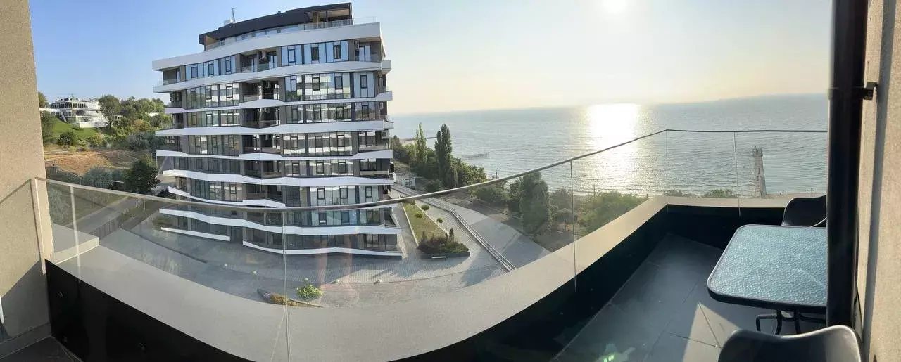 Apartments for sale. 3 rooms, 74 m², 6th floor/9 floors. 77, Bolshoy Fontan  Fontanskaya Doroha , Odesa. 