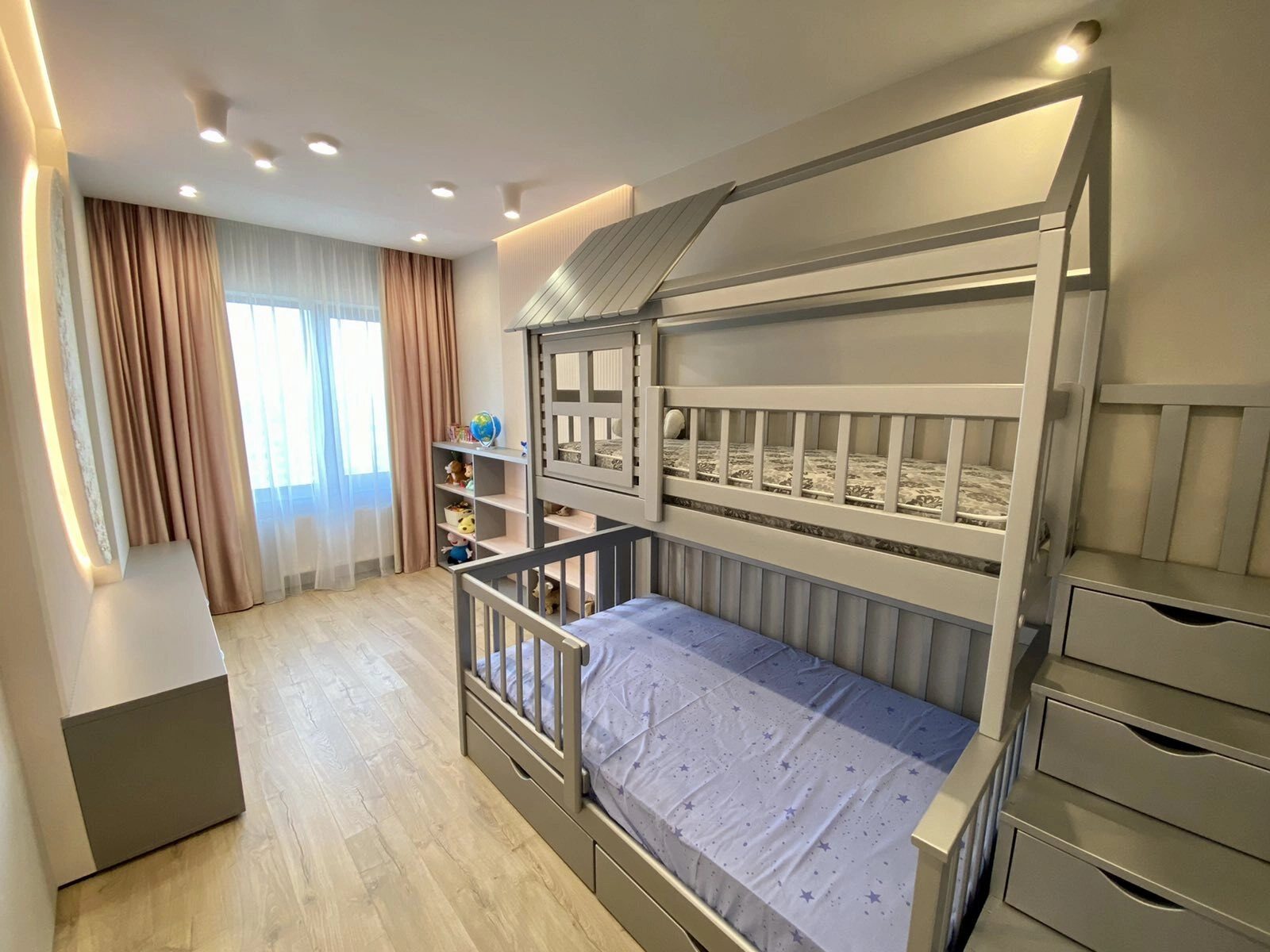 Apartments for sale. 2 rooms, 75 m², 15 floor/19 floors. 24, Klubnychnyy per., Odesa. 