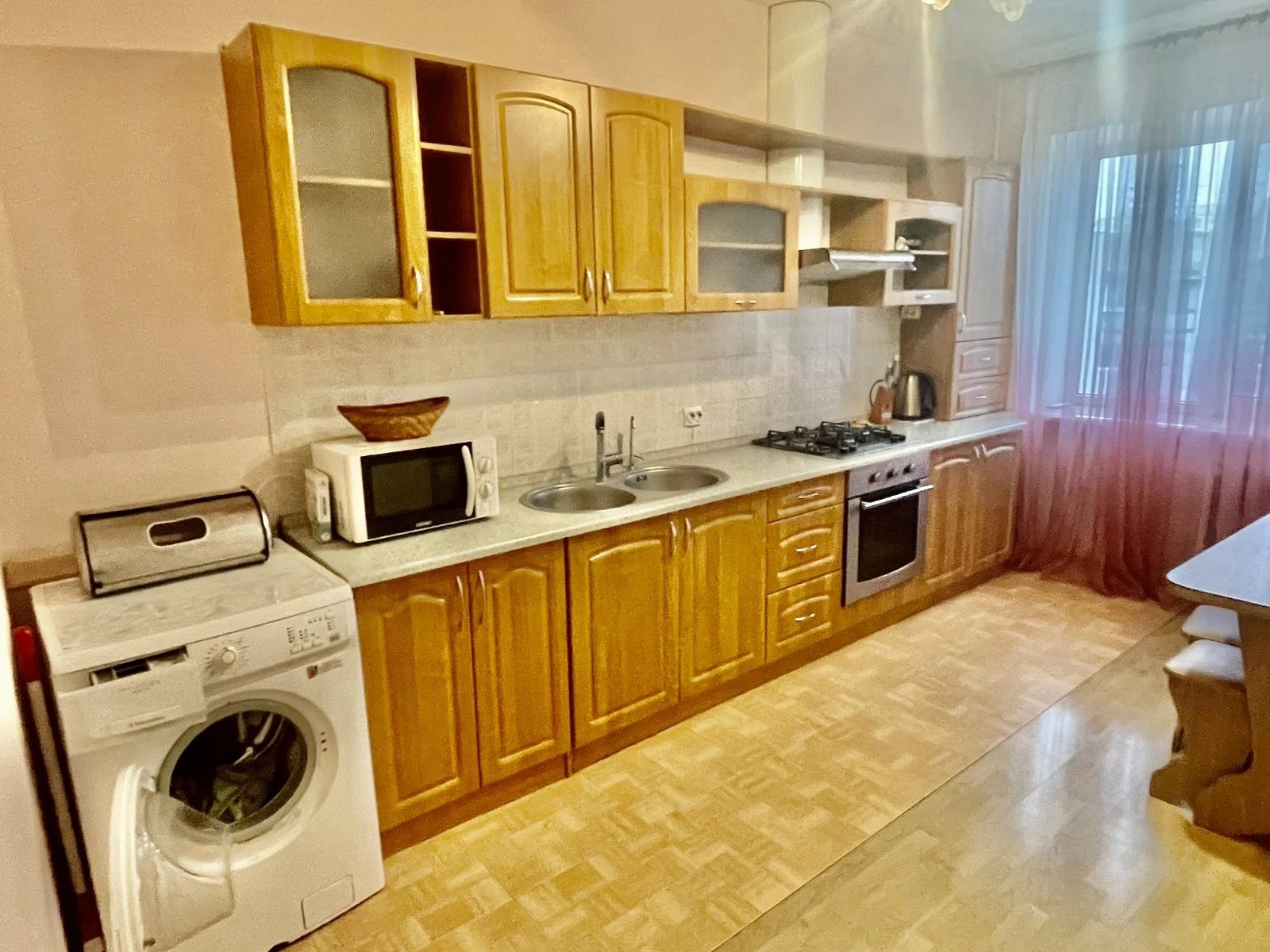 Apartments for sale. 3 rooms, 86 m², 9th floor/10 floors. 1, Pyonerskaya ul., Odesa. 