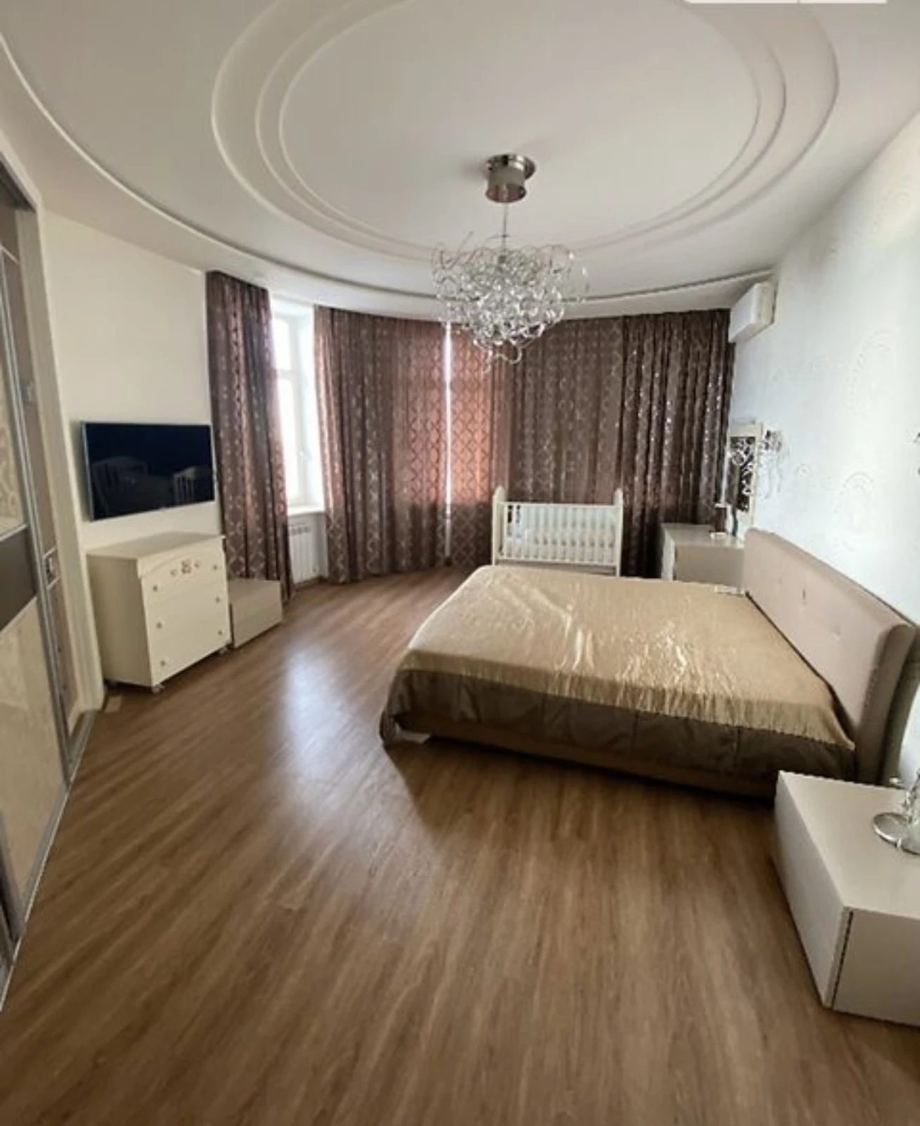Apartments for sale. 4 rooms, 202 m², 11 floor/12 floors. 9, Kyrpychnyy per., Odesa. 