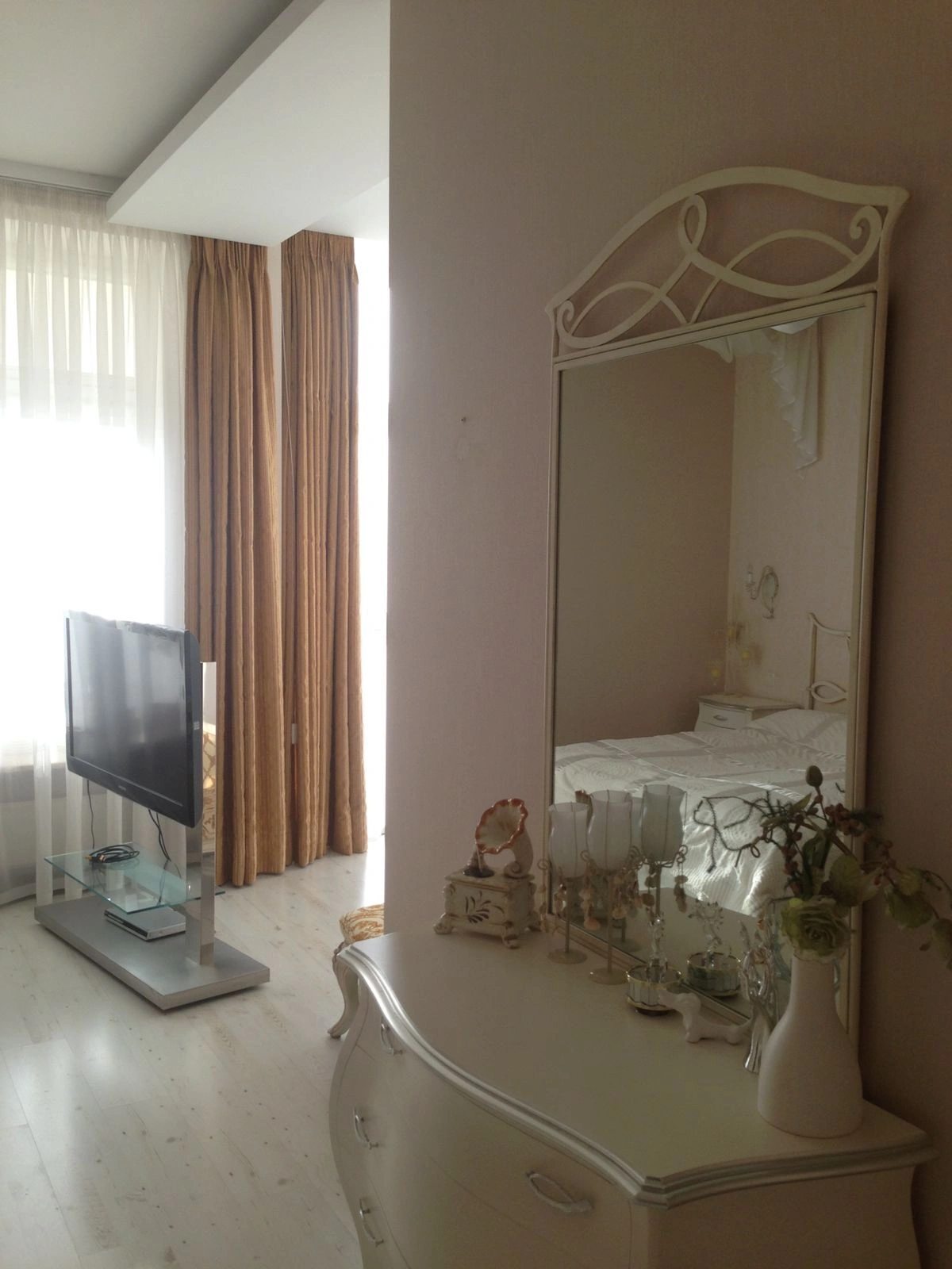 Apartments for sale. 2 rooms, 138 m², 4th floor/16 floors. 5, Lydersovskyy b-r, Odesa. 