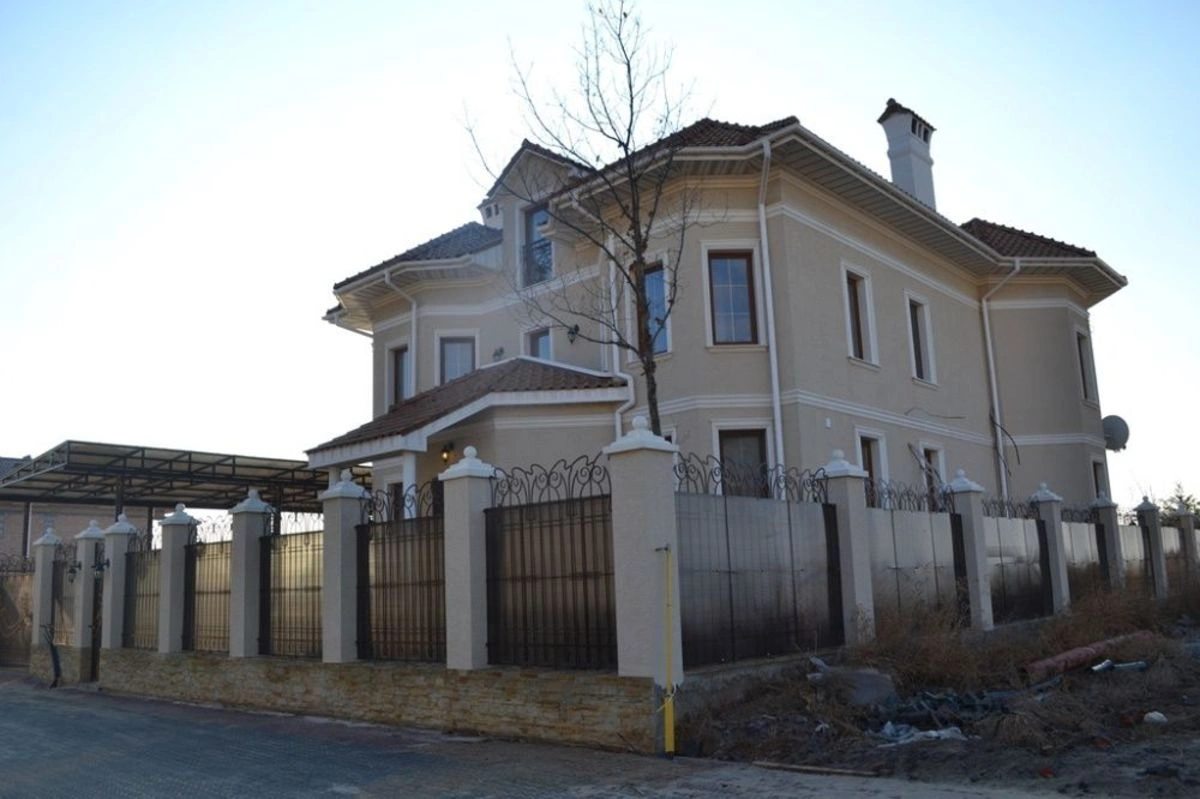 House for sale. 650 m², 4 floors. Naberezhnaya ul., Fontanka. 