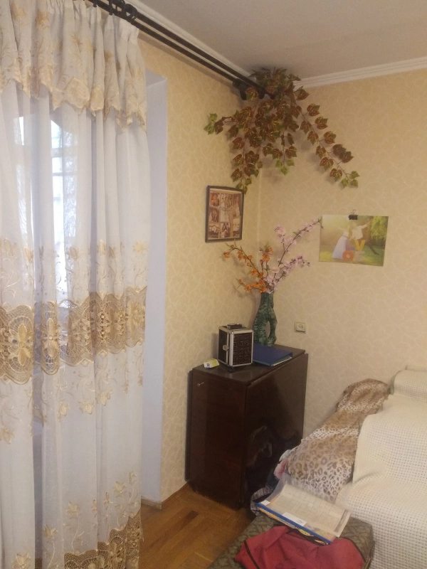 Apartments for sale. 4 rooms, 78 m², 3rd floor/9 floors. Shekspyra, Donetsk. 