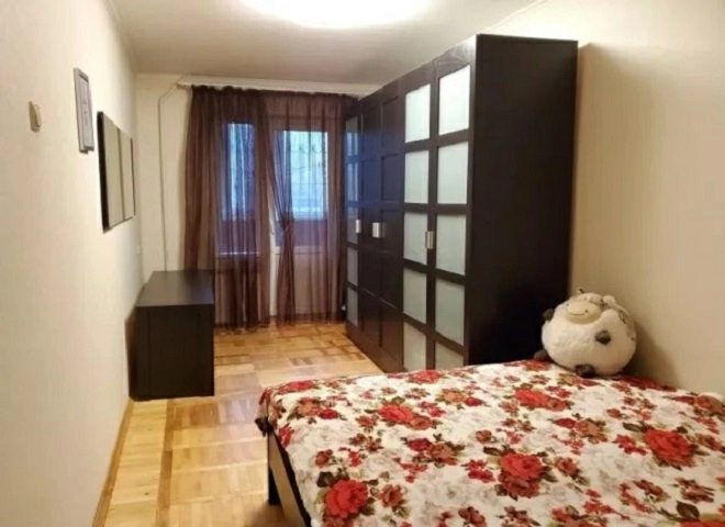 Apartment for rent. 3 rooms, 70 m², 1st floor/9 floors. 10, Vatutina Generala 10, Kyiv. 
